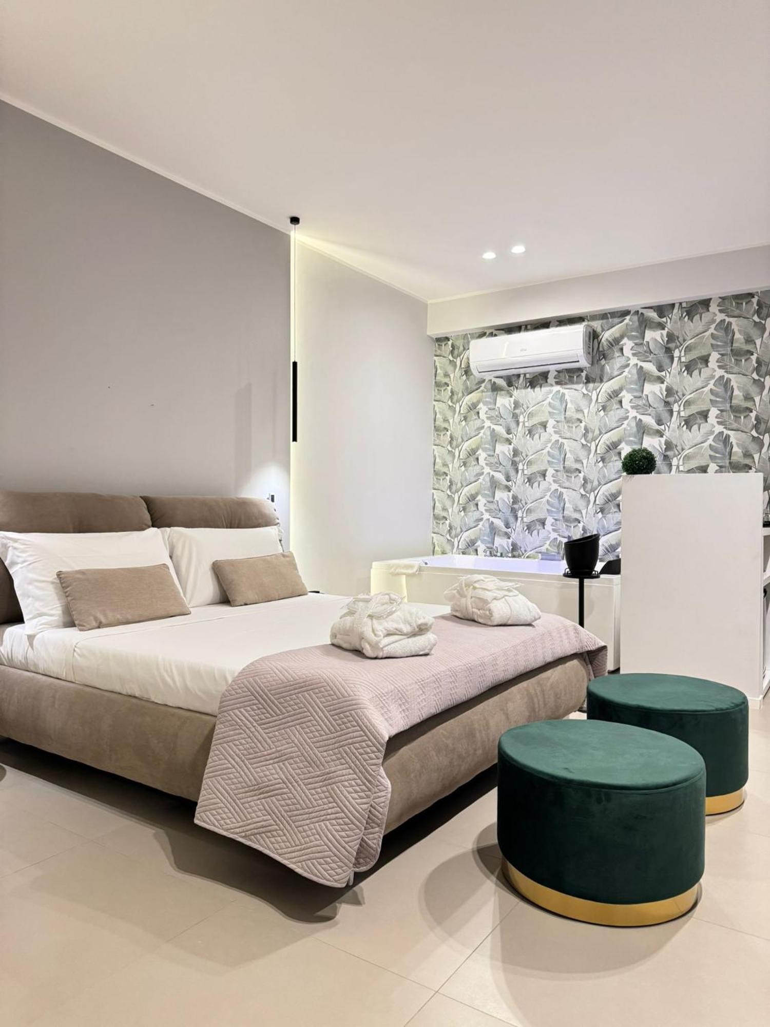Luxury Apartment - Suite Cavour Μπάρι Εξωτερικό φωτογραφία