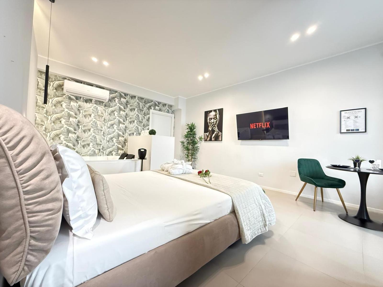 Luxury Apartment - Suite Cavour Μπάρι Εξωτερικό φωτογραφία